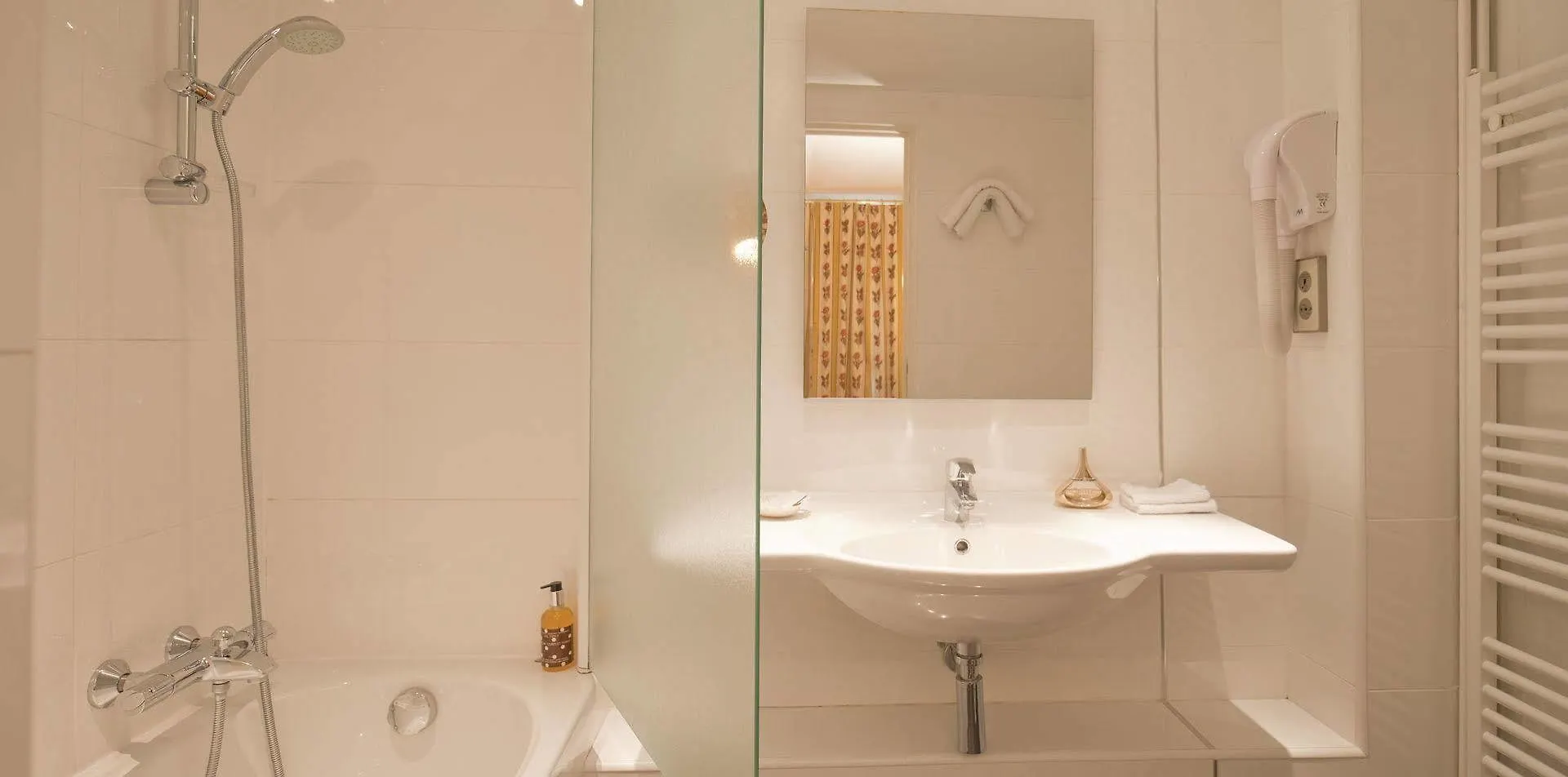 ***  Hotel Beaubourg Paris Frankrike